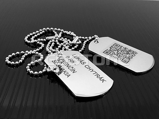 Vojenské známky s údajmi a qr kódom